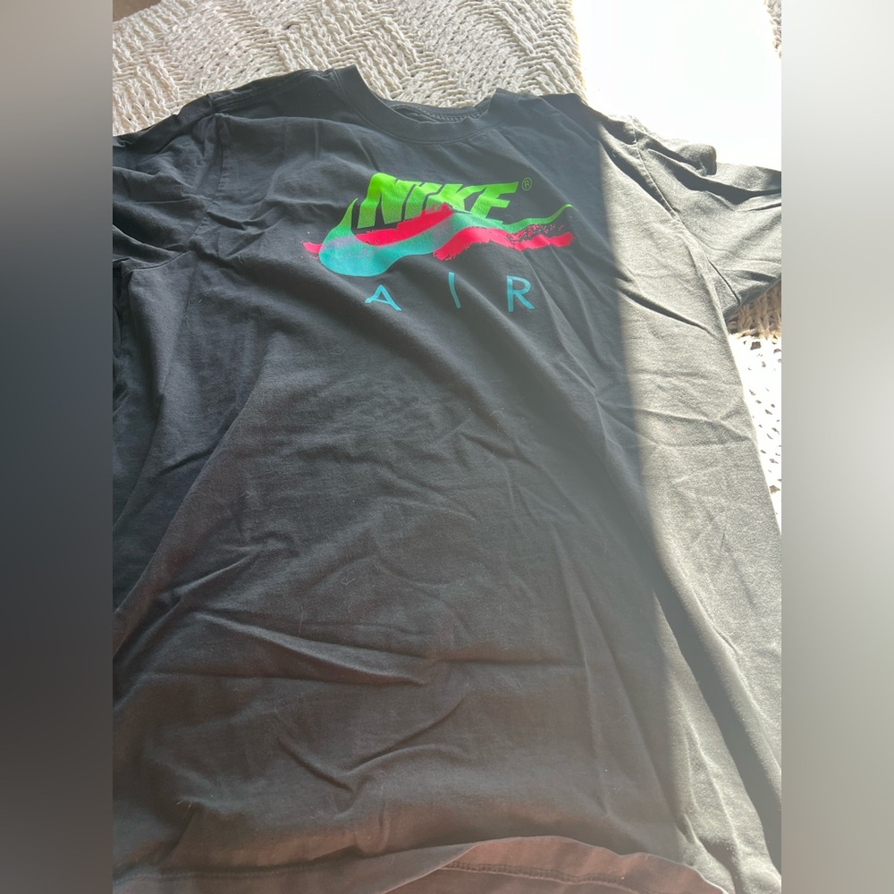 nike air graphic tee.